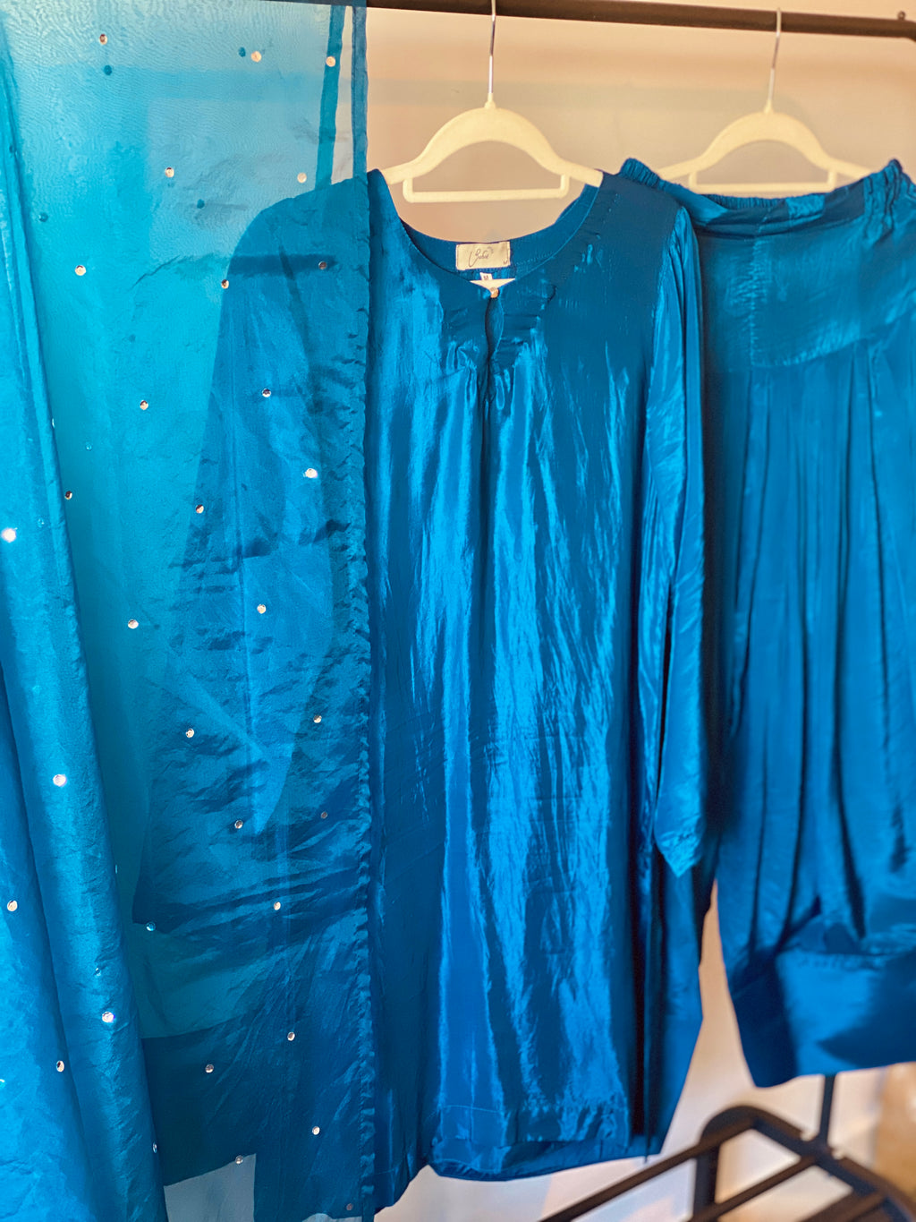 “Laareha” | Farshi Ensemble with Organza Dupatta